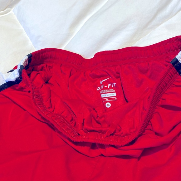 The Nike Tempo Shorts in Classic Red. Size M. - Picture 2 of 2